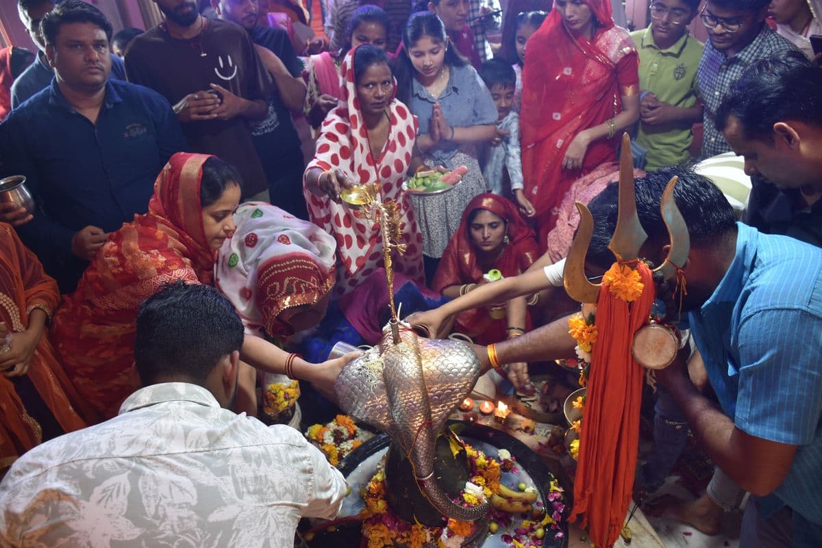 Fair of devotees in Shiva temples on Mahashivratri