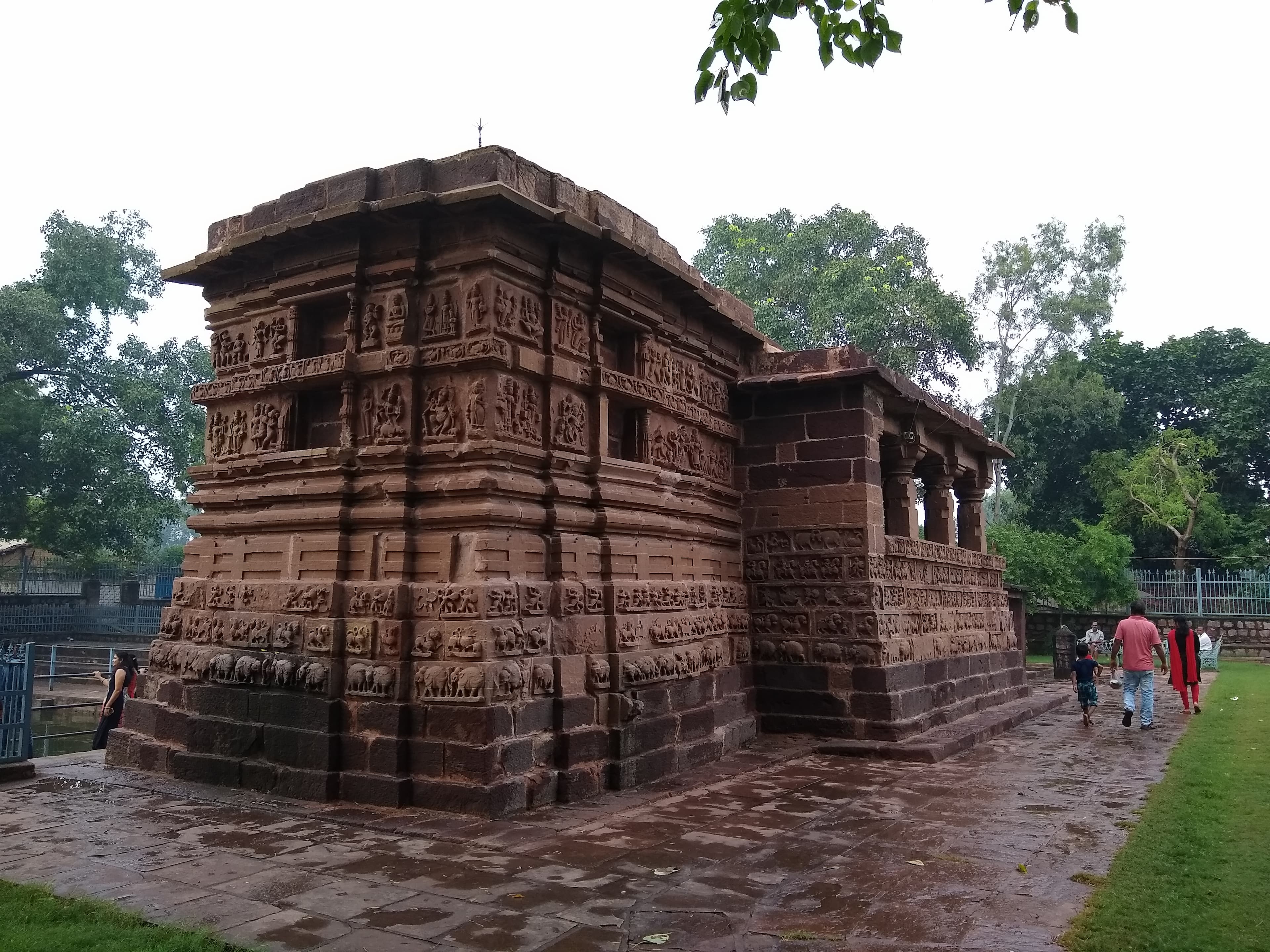 Shiv Mandir: देवबलौदा में स्थित 13वीं शताब्दी का प्राचीन शिव मंदिर, देखें तस्वीरें     