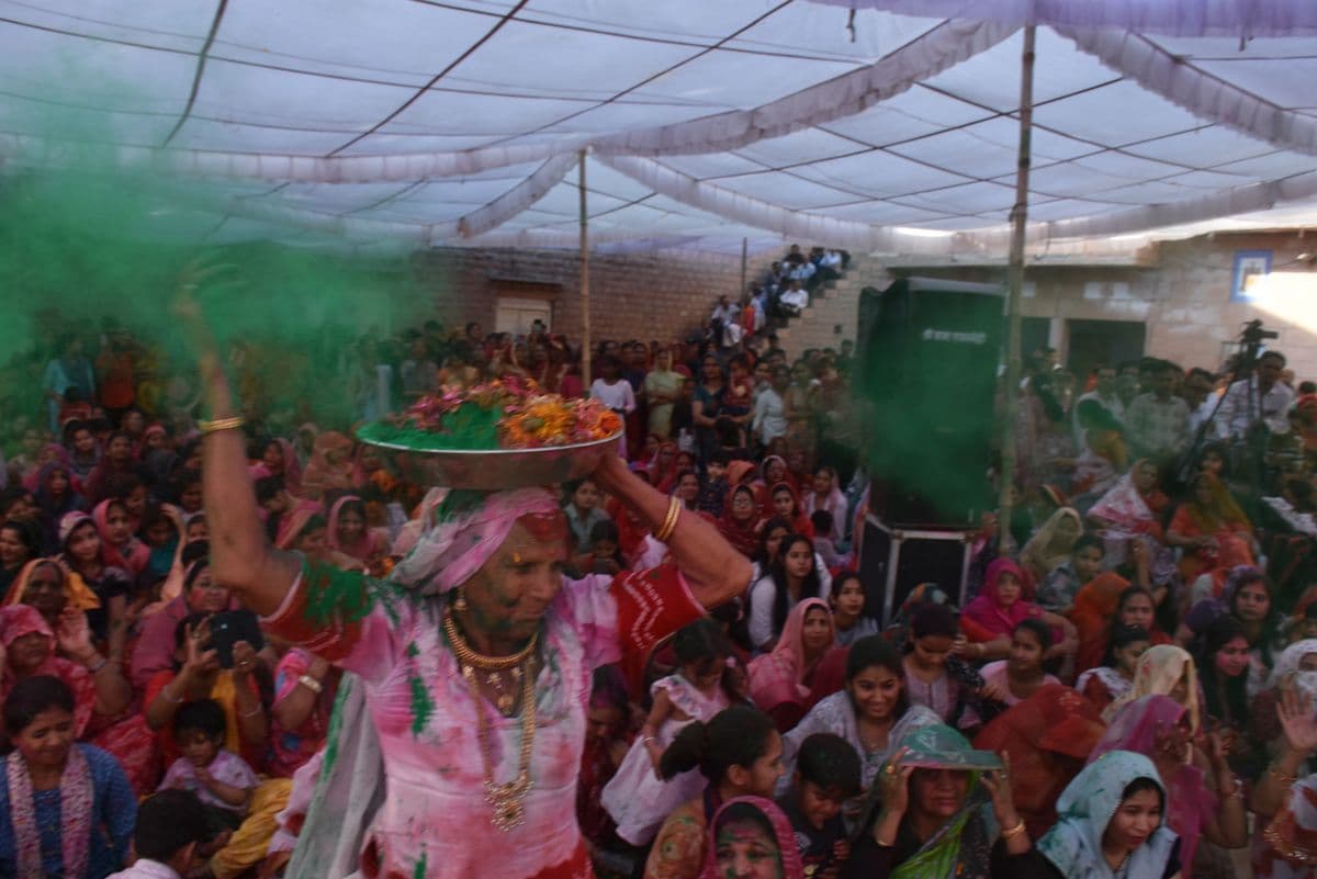 Amazing Fagotsav of Kinnar community with splash of colors