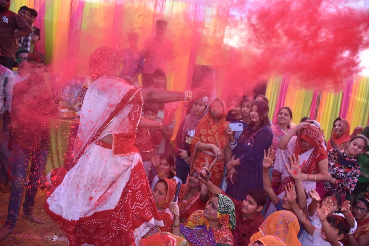 Amazing Fagotsav of Kinnar community with splash of colors