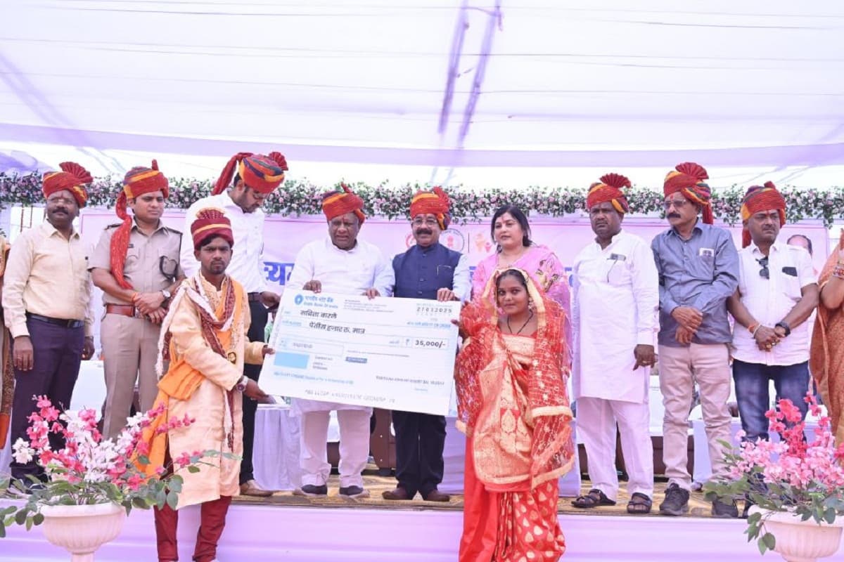 CG News: 192 जोड़ों ने एक दूजे का थामा हाथ, डिप्टी CM बने साक्षी, देखें तस्वीरें
