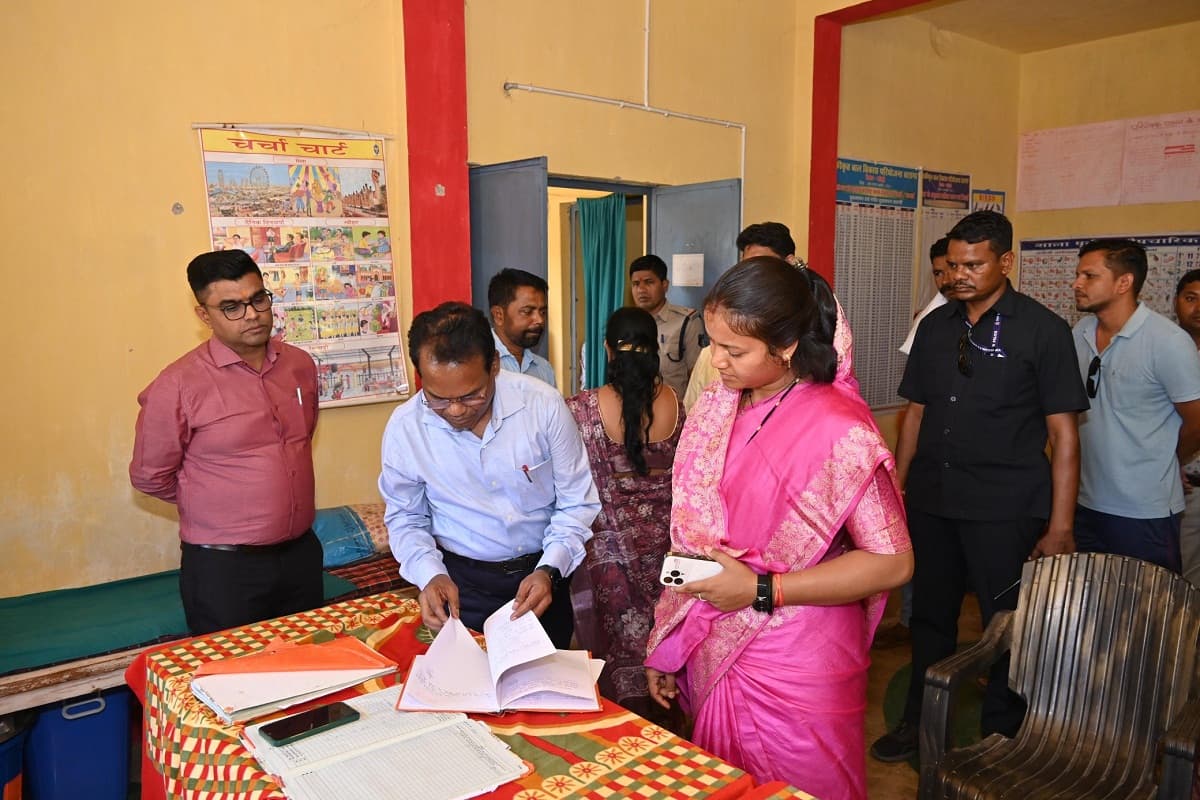 CG News: विष्णु के सुशासन में लापरवाही कतई बर्दाश्त नहीं… मंत्री राजवाड़े ने आंगनबाड़ी केंद्रों का किया औचक निरीक्षण, देखें तस्वीरें