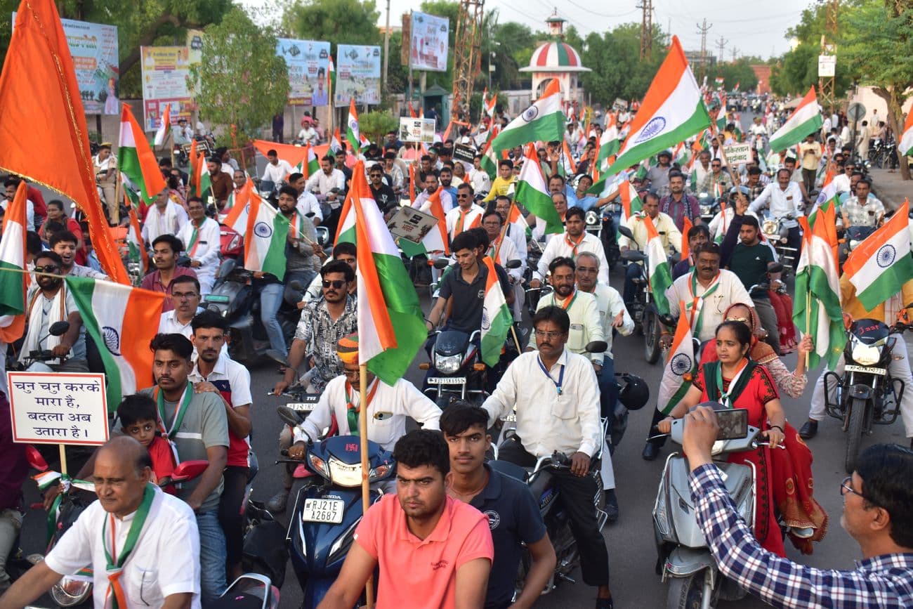 Tricolor rally taken out in honor of soldiers, patriotic songs echoed