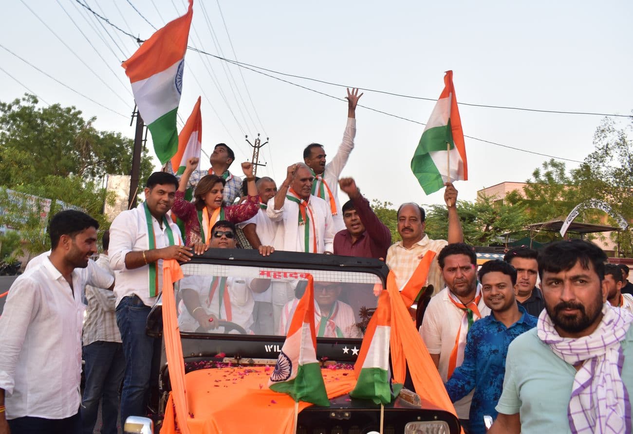 Tricolor rally taken out in honor of soldiers, patriotic songs echoed