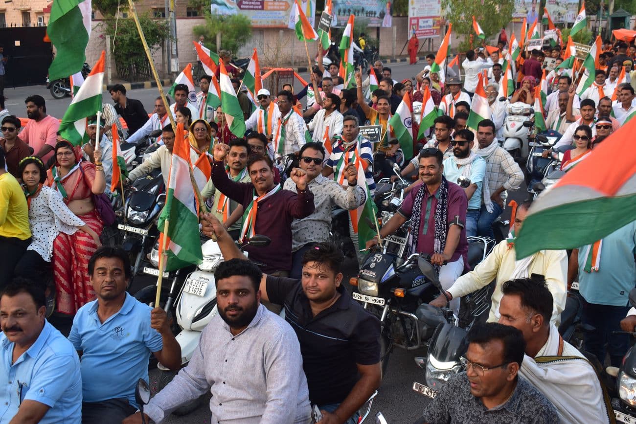Tricolor rally taken out in honor of soldiers, patriotic songs echoed