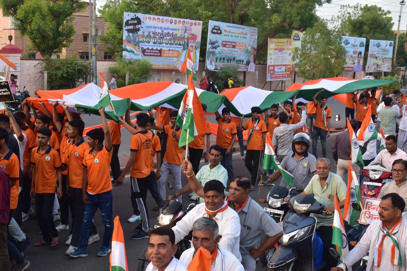 Tricolor rally taken out in honor of soldiers, patriotic songs echoed