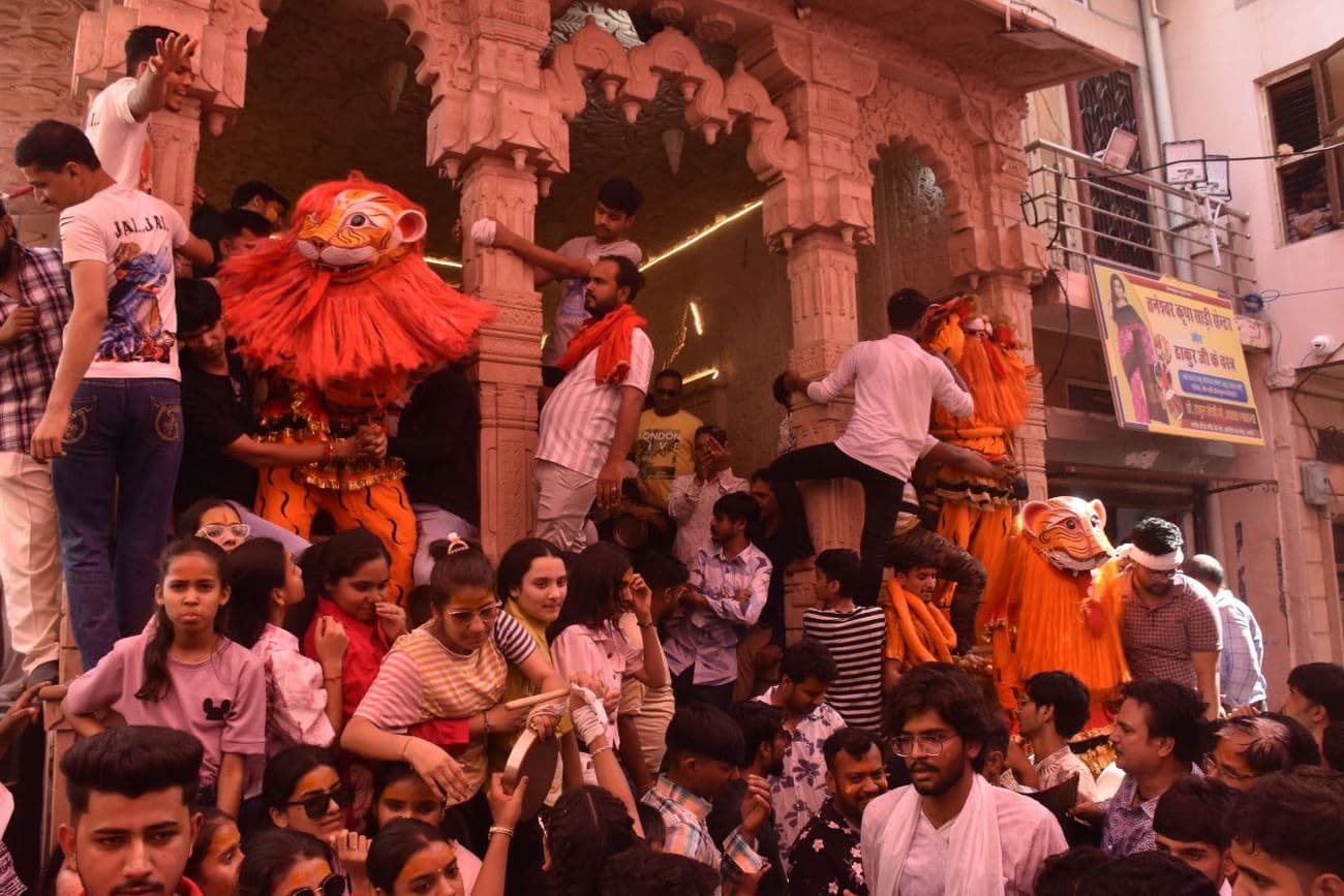 Lord Narasimha appeared after tearing the pillar, killed Hiranyakashyap, echoed cheers