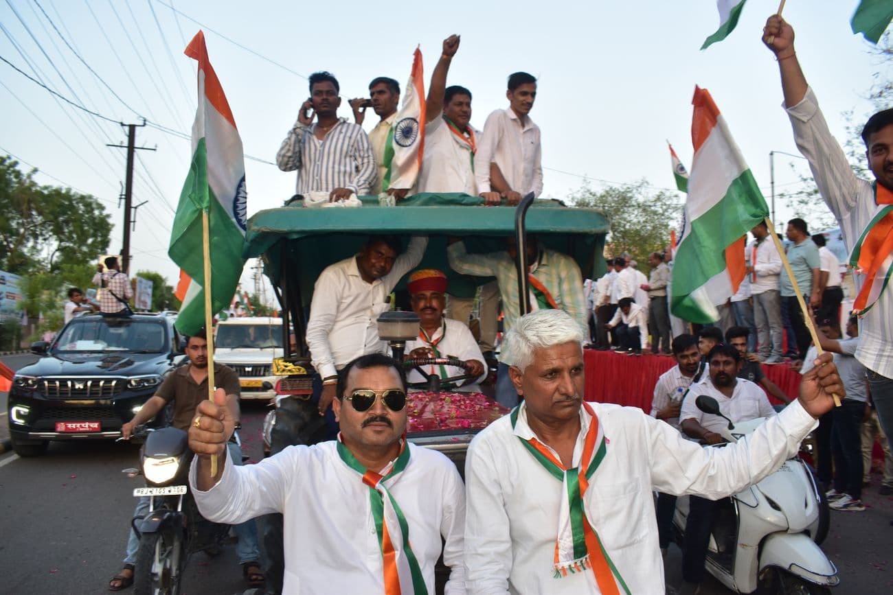 Tricolor rally taken out in honor of soldiers, patriotic songs echoed