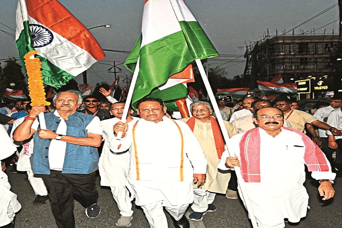BJP ने निकाली तिरंगा यात्रा, CM साय बोले- आतंकियों ने माताओं-बहनों का सिंदूर उजाड़ा, हमारे सैनिकों ने आतंकियों के केंद्र को ही उजाड़ दिया