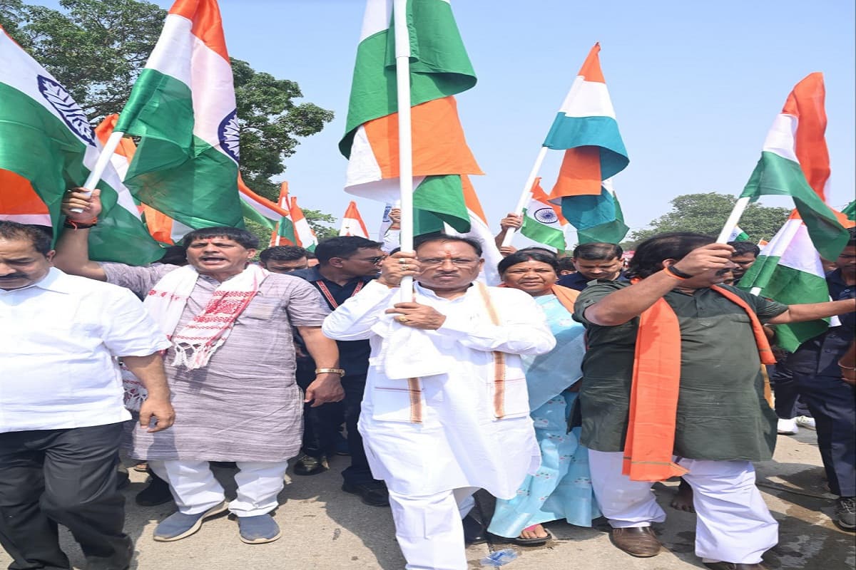 CG News: देशभक्ति के रंग में रंगा छत्तीसगढ़... CM साय समेत ये दिग्गज तिरंगा यात्रा में हुए शामिल, गूंजा भारत माता की जय
