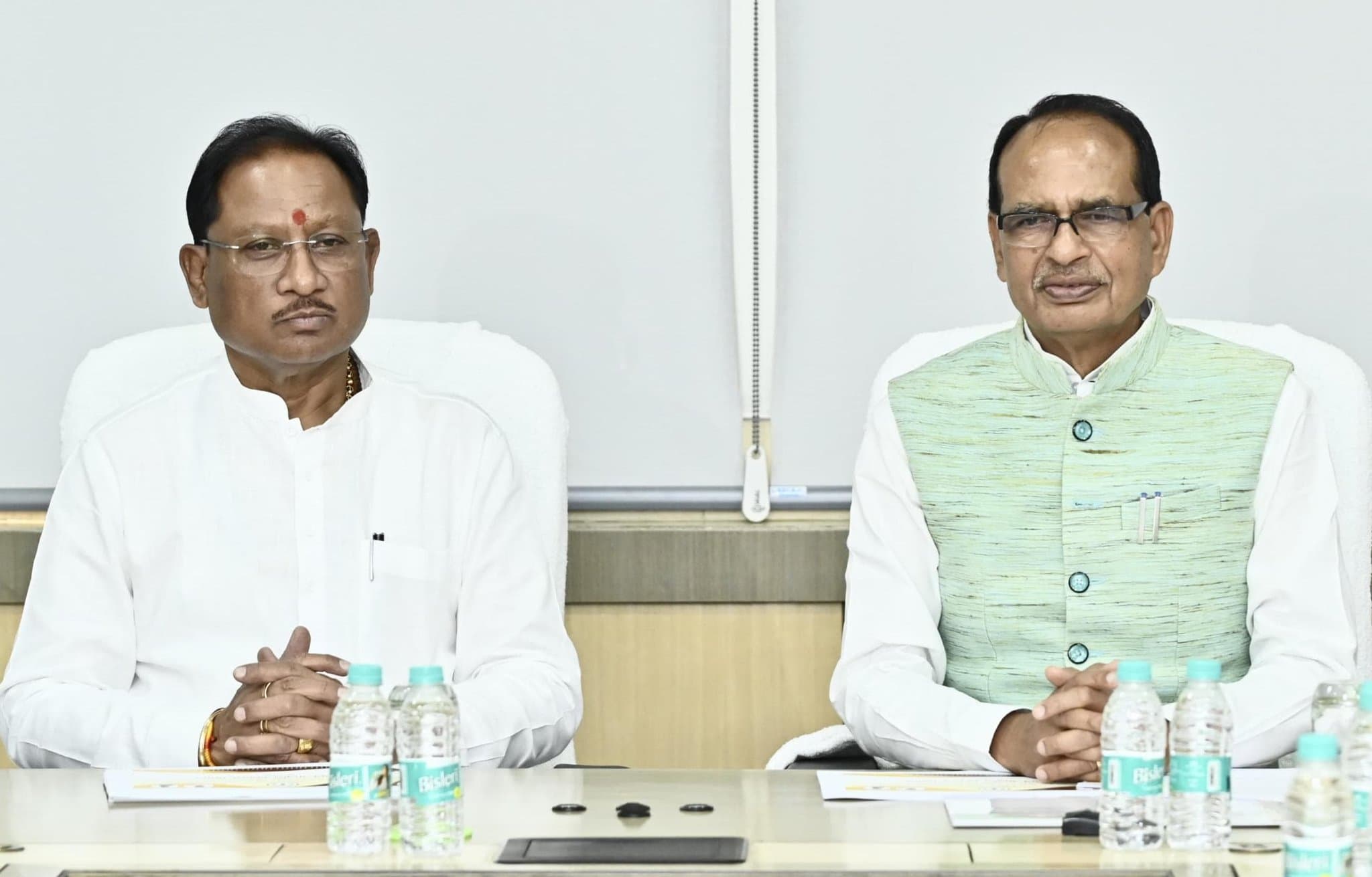 रायपुर में केंद्रीय कृषि मंत्री शिवराज सिंह चौहान ने CM साय से की मुलाकात , देखें Photo...