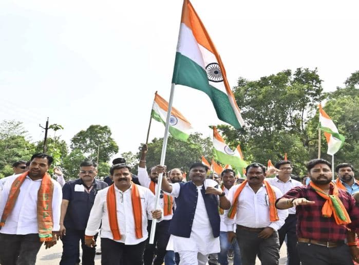 CG News: तिरंगा यात्रा में उमड़ा देशभक्ति का सैलाब,  जयकारों से  गूंज उठा शहर,देखें 
