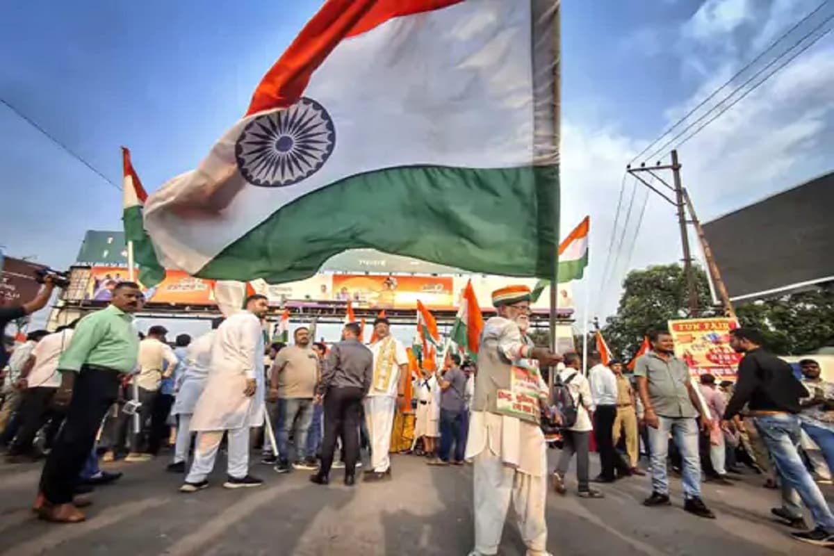 BJP ने निकाली तिरंगा यात्रा, CM साय बोले- आतंकियों ने माताओं-बहनों का सिंदूर उजाड़ा, हमारे सैनिकों ने आतंकियों के केंद्र को ही उजाड़ दिया