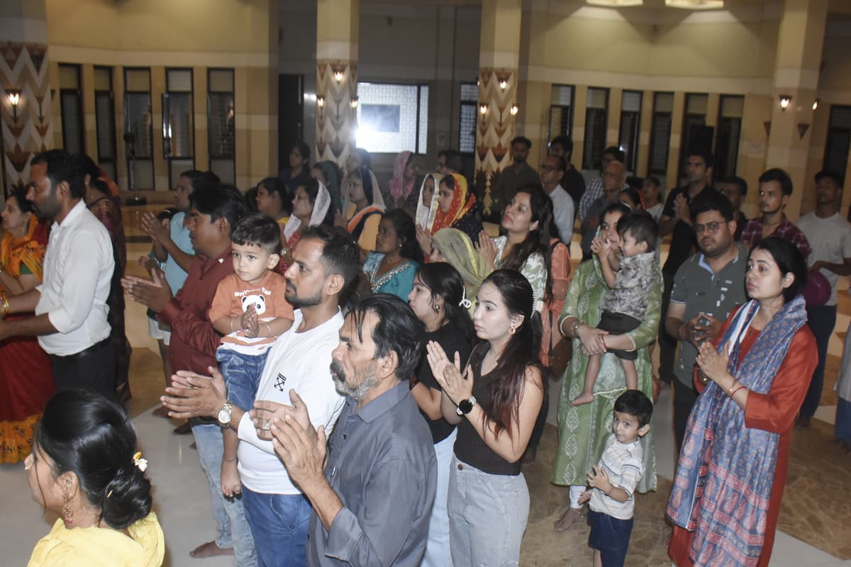 Karuna Dham Mandir maha aarti 