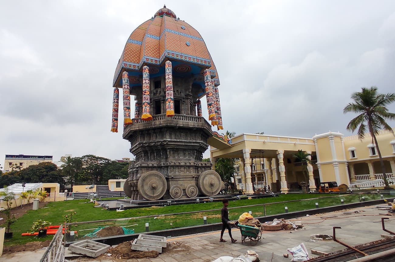 valluvar kottam monument