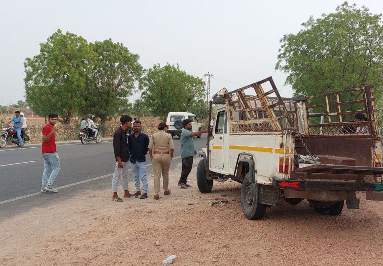 Loading vehicle overturns due to tire burst, youth dies, children and women among 28 injured