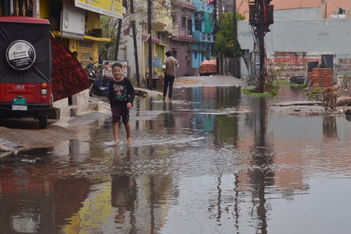 CG Monsoon 2025: मौसम ने ली करवट! आज कई इलाकों में बारिश-अंधड़ के आसार, जानें किन जिलों में होगी बारिश
