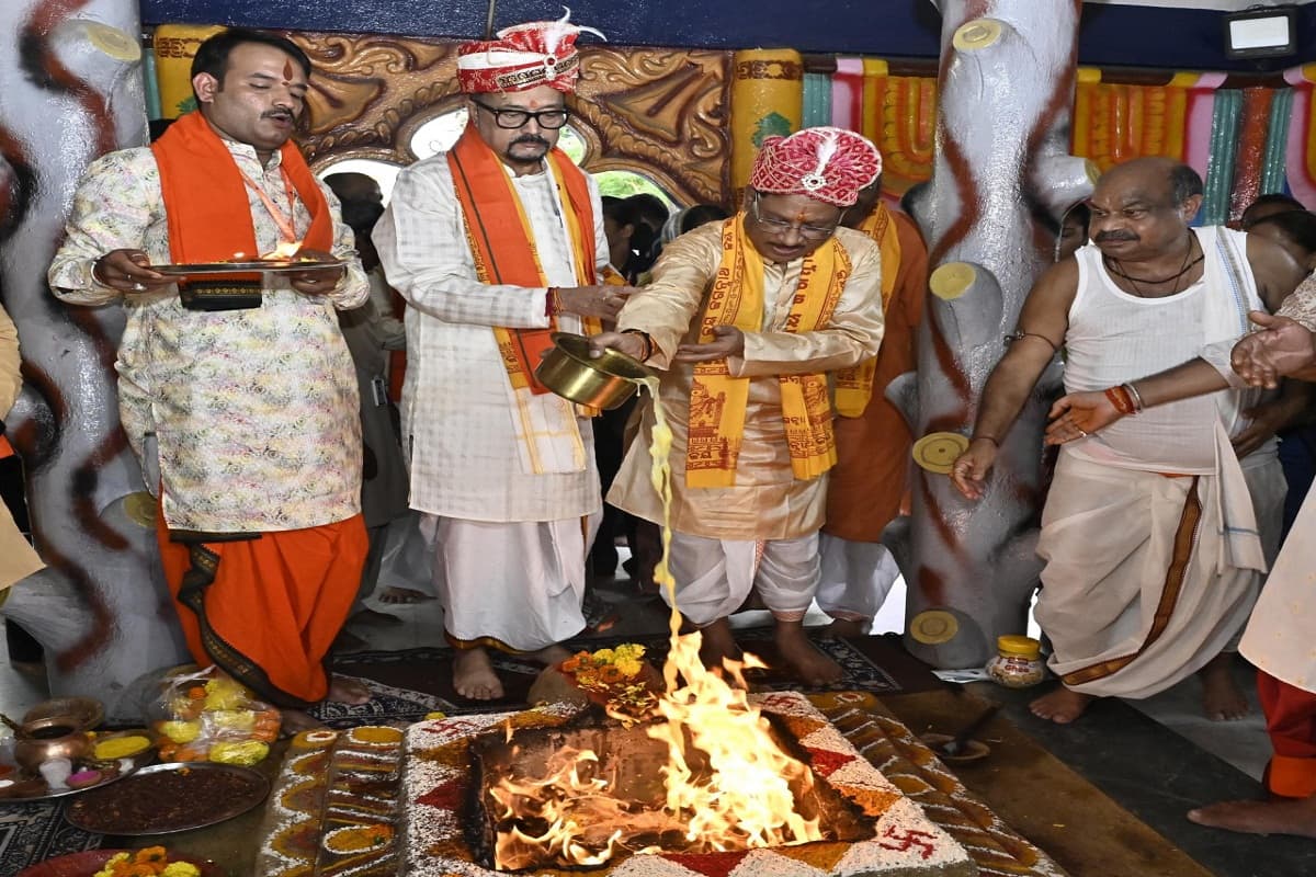 भगवान जगन्नाथ की रथ यात्रा में शामिल हुए CM साय व राज्यपाल डेका, सोने की झाड़ू से निभाई छेरापहरा की रस्म, देखें Photos