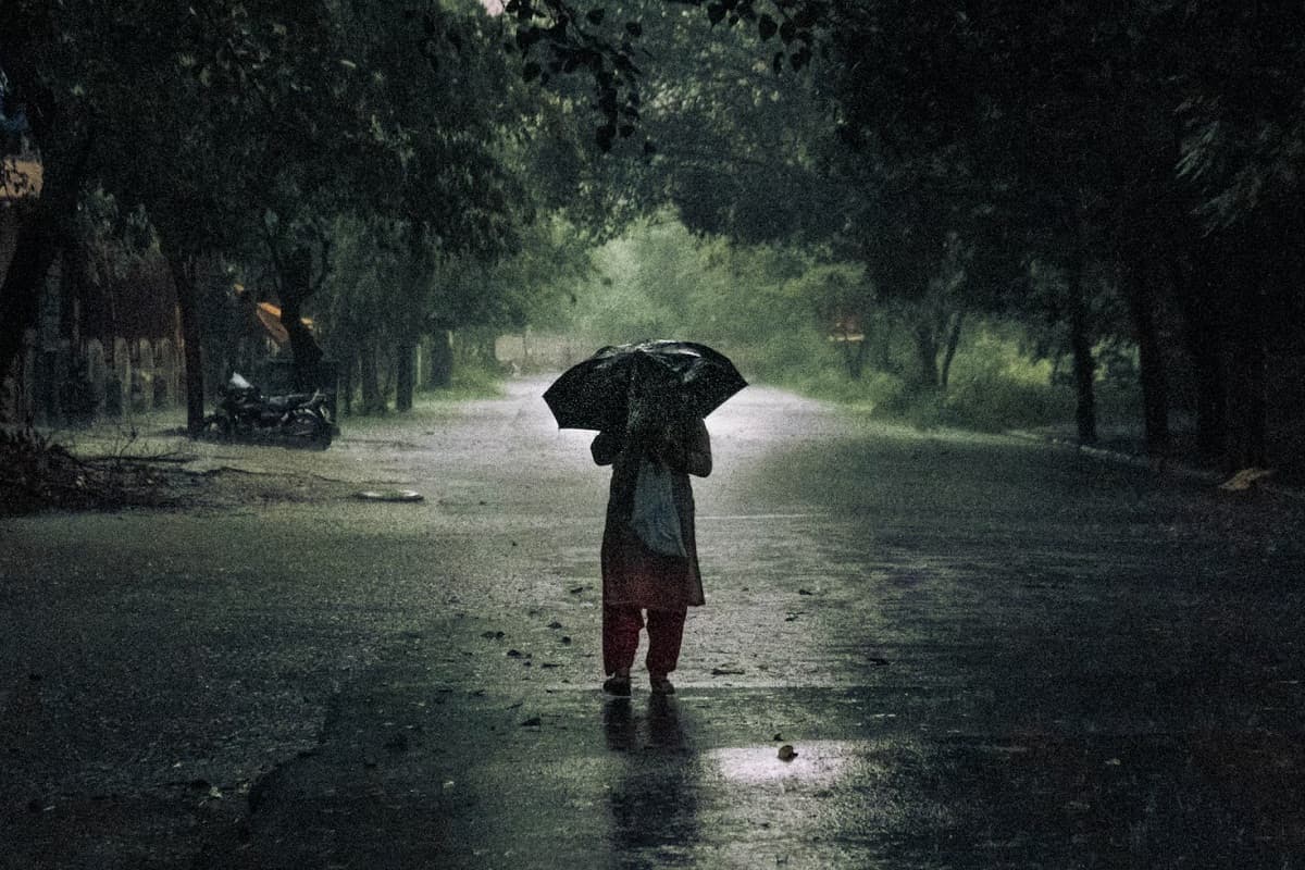 छत्तीसगढ़ के कुछ स्थानों पर आज बारिश के आसार, तो 4 डिग्री तक बढ़ेगा तापमान, एक क्लिक में जानें पूरा अपडेट
