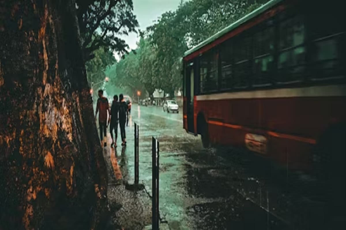 CG Weather Update: 21 जून को जमकर बरसेंगे बादल! मनेंद्रगढ़-कोरिया-सूरजपुर में यलो अलर्ट जारी, बिजली गिरने की संभावना
