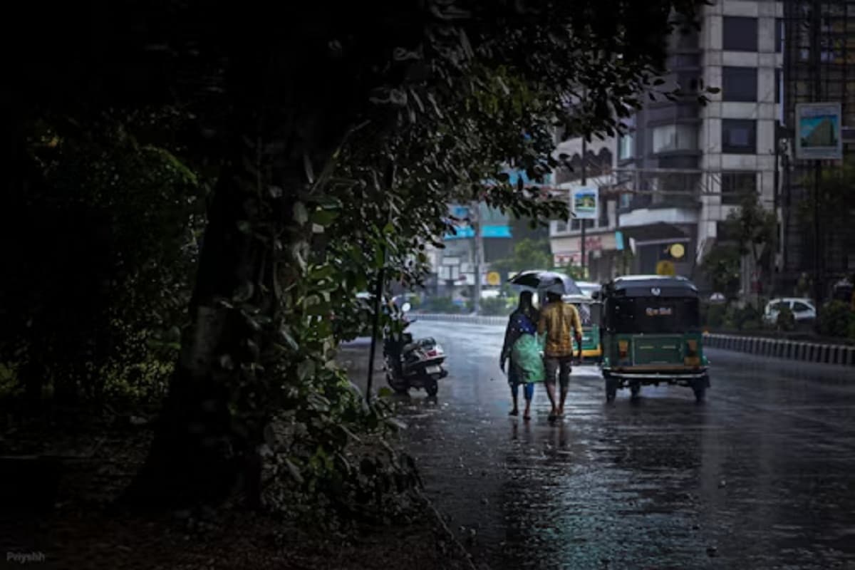 CG Weather Update: 21 जून को जमकर बरसेंगे बादल! मनेंद्रगढ़-कोरिया-सूरजपुर में यलो अलर्ट जारी, बिजली गिरने की संभावना
