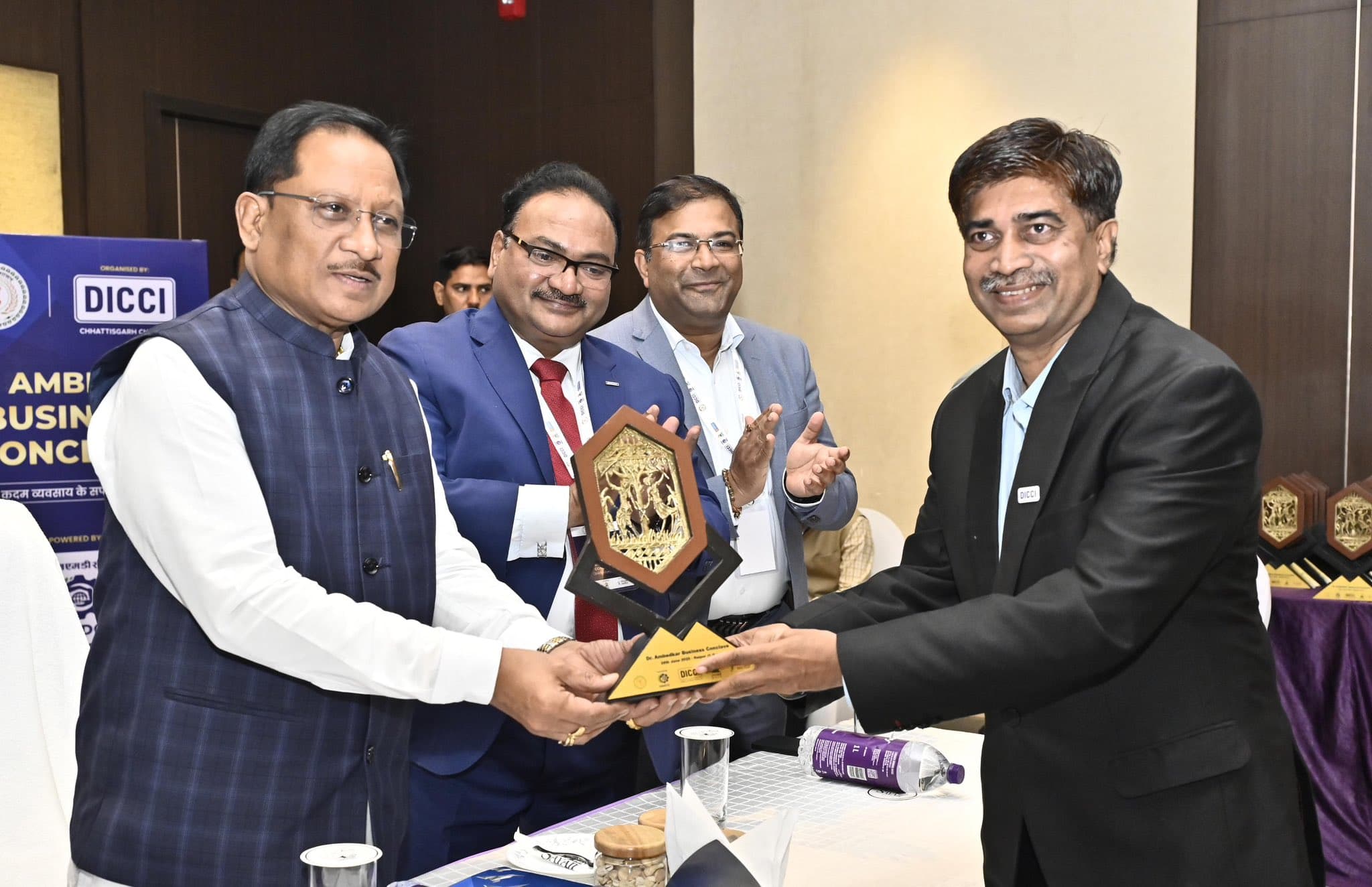 डॉ. अंबेडकर बिजनेस कॉन्क्लेव में शामिल हुए CM साय, नव उद्यमियों को बताया देश की ताकत, Photo...