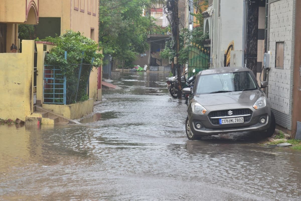 CG Weather Update: 11 जुलाई से बारिश की तीव्रता में आएगी गिरावट, बाढ़ की आशंका, देखें तस्वीरें
