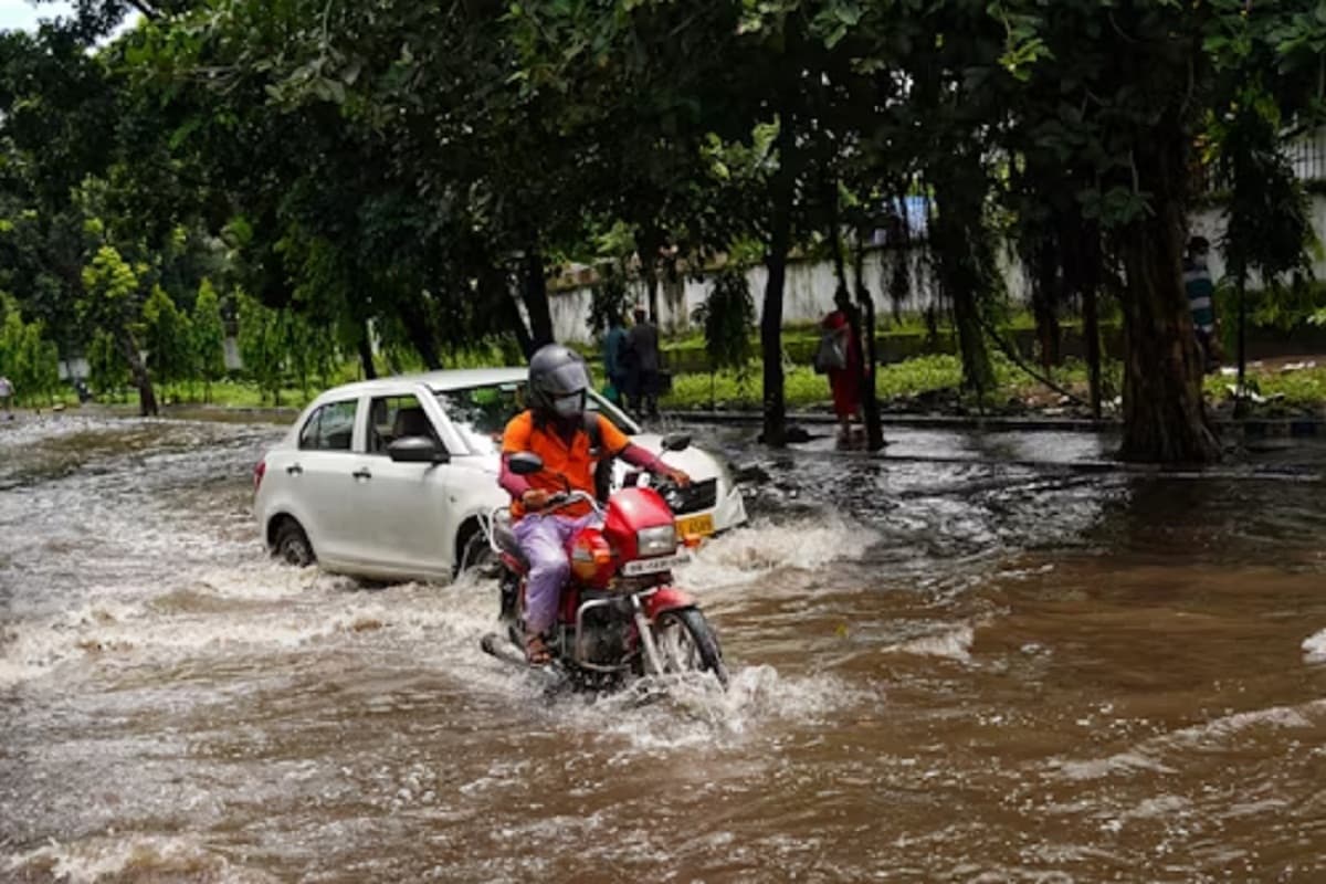 CG Weather Update: तबाही मचाने को फिर तैयार मानसून! 17 जुलाई को इन जिलों में होगी भारी बारिश, Alert जारी
