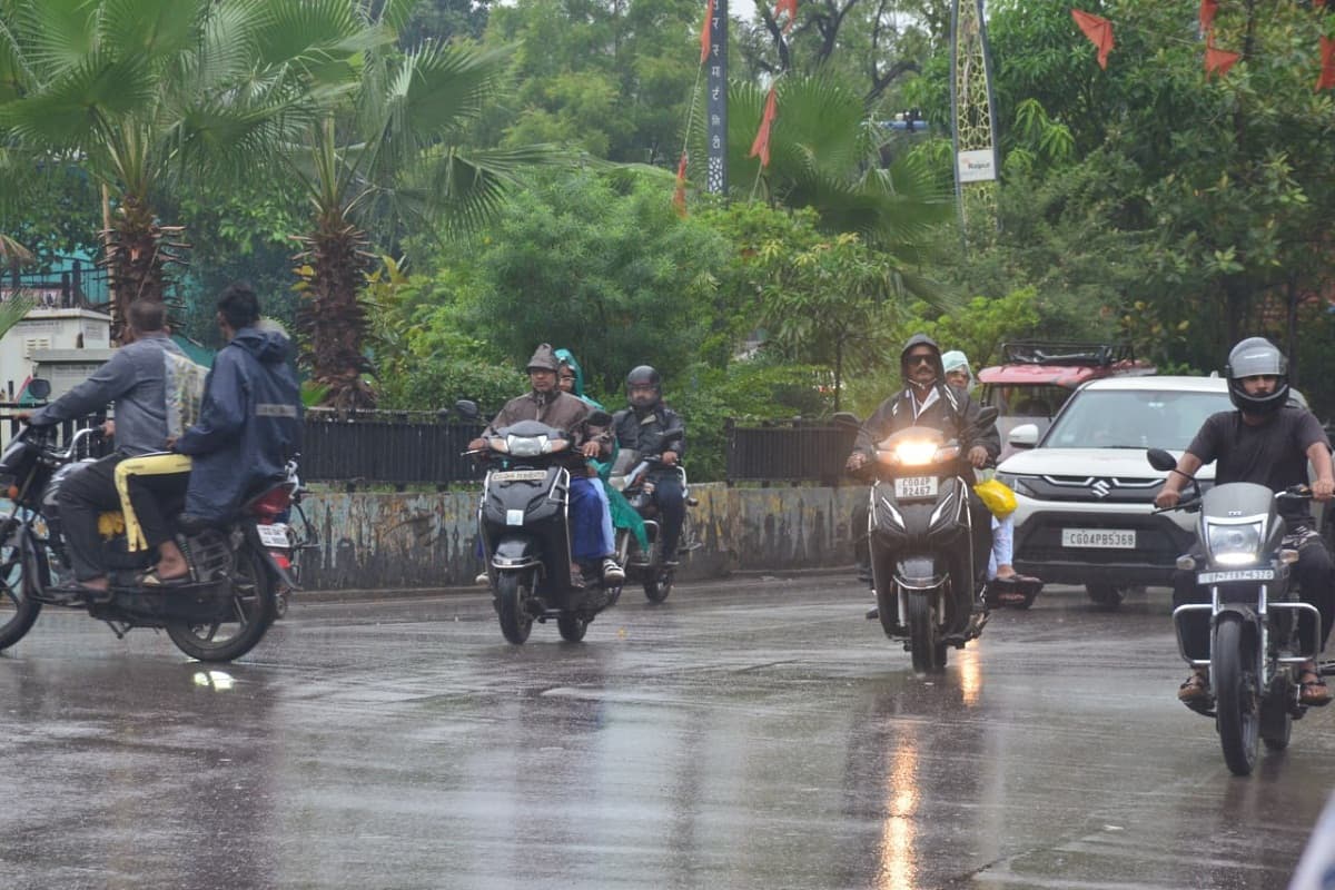 CG Weather Update: इन क्षेत्रों में अगले 4 दिन झमाझम बारिश के आसार, जानें आपके जिले में कैसा रहेगा मौसम!
