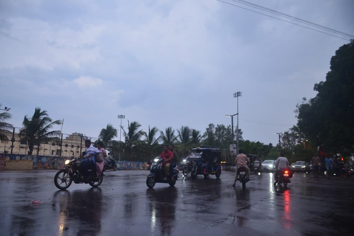 CG Weather Update: इन क्षेत्रों में अगले 4 दिन झमाझम बारिश के आसार, जानें आपके जिले में कैसा रहेगा मौसम!
