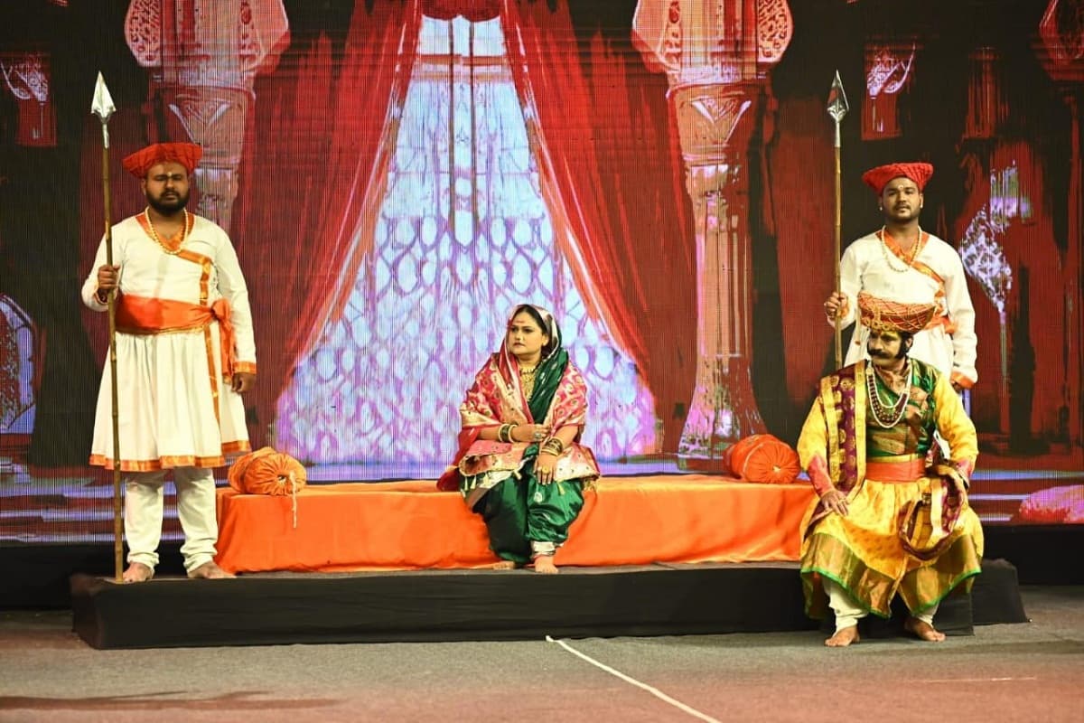 पुण्यश्लोक लोकमाता महारानी अहिल्याबाई होलकर की जीवनी पर आधारित नाट्य मंचन समारोह में शामिल हुए CM साय, देखें तस्वीरें