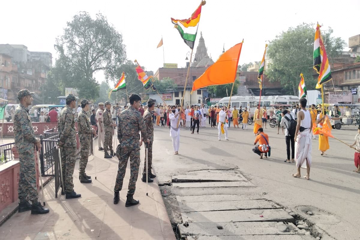 सावन में कांवड़ यात्राओं को लेकर विशेष व्यवस्था की जा रही है। इसके साथ ही शहर के महत्वपूर्ण स्थानों पर भी सुरक्षा के इंतजाम किए जा रहे हैं। 