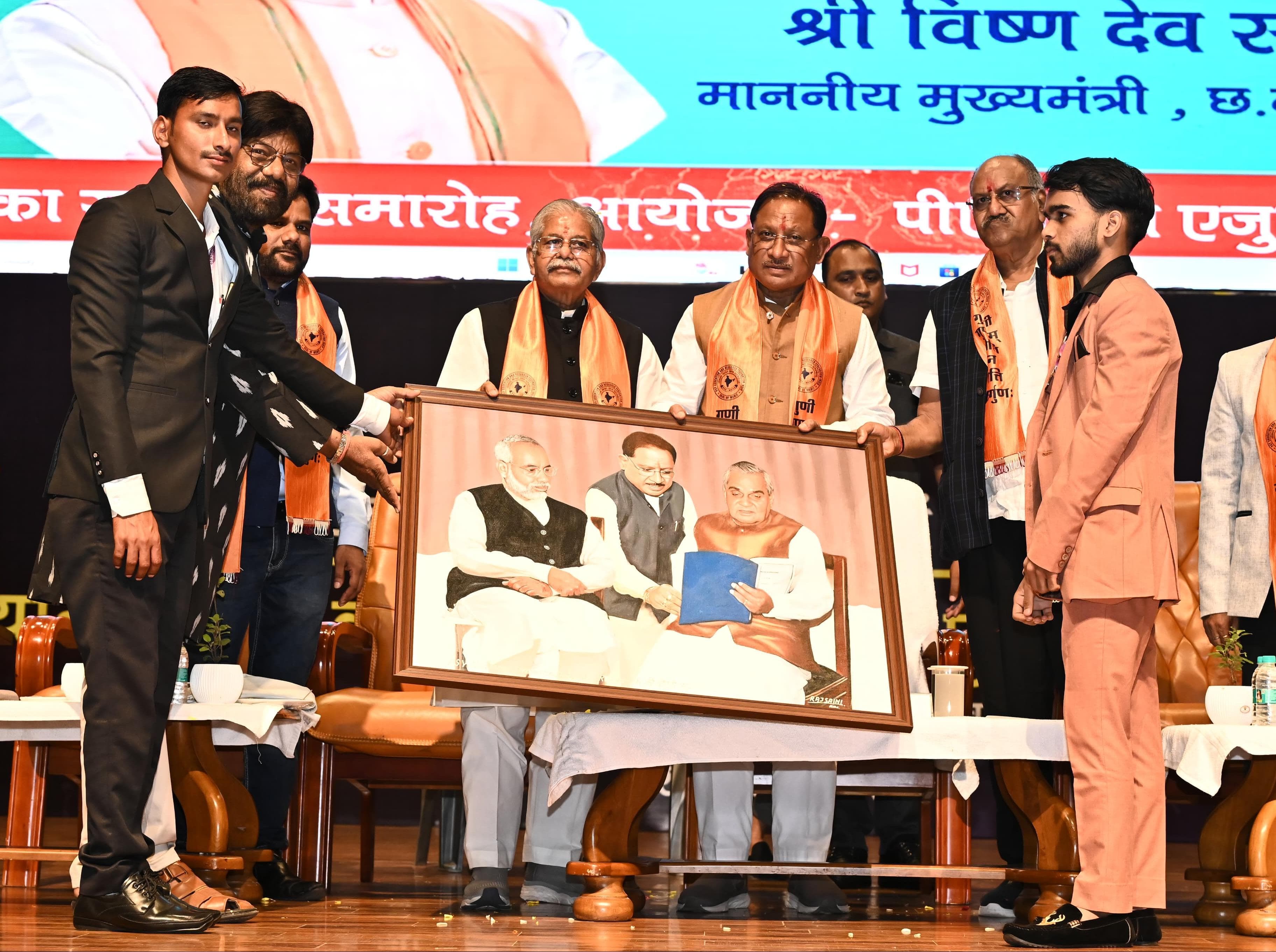 मुख्यमंत्री ने पीएसवाय उत्कृष्टता सम्मान समारोह में प्रतिभावान छात्र-छात्राओं को किया सम्मानित, देखें तस्वीरें 

