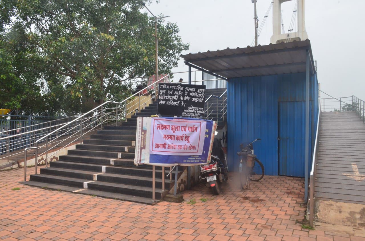 Mahadev Ghat: महादेव घाट का लक्ष्मण झूला बंद,  निराश होकर लौट रहे लोग, देखें तस्वीरें  